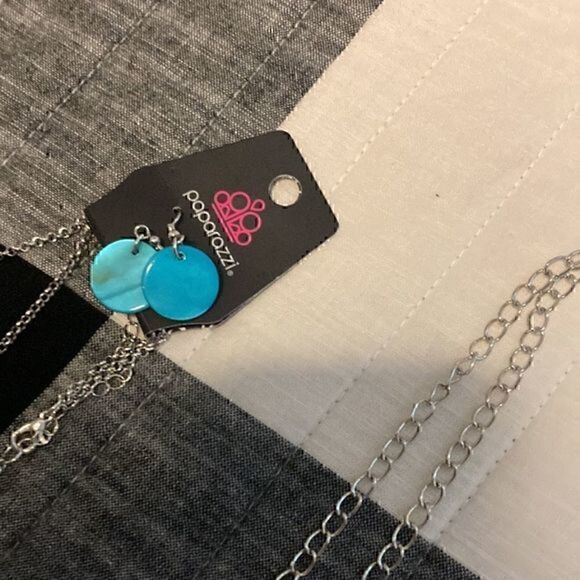 NWT paparazzi necklaces with matching earrings  - Picture 3 of 5